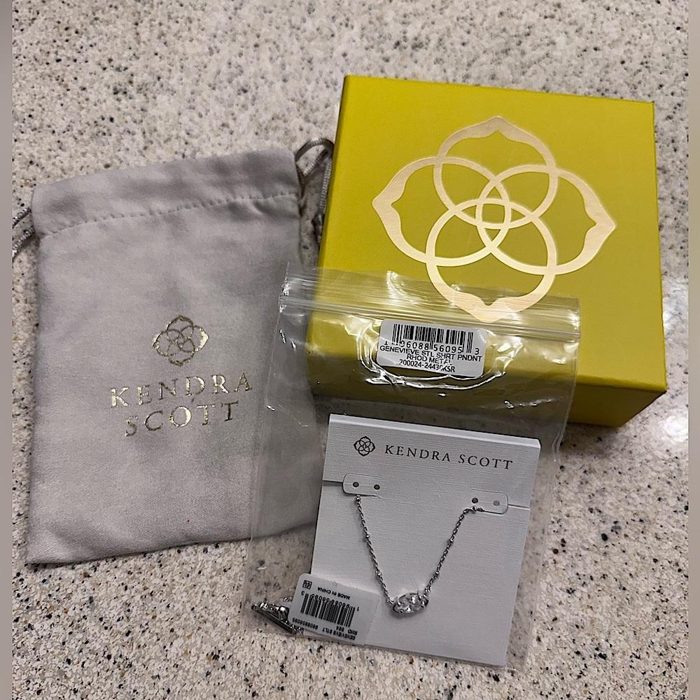 Kendra Scott - Women’s Silver Pendant Necklace